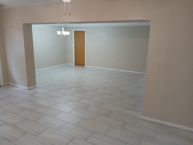 Building Photo - 5682 45th Ave N