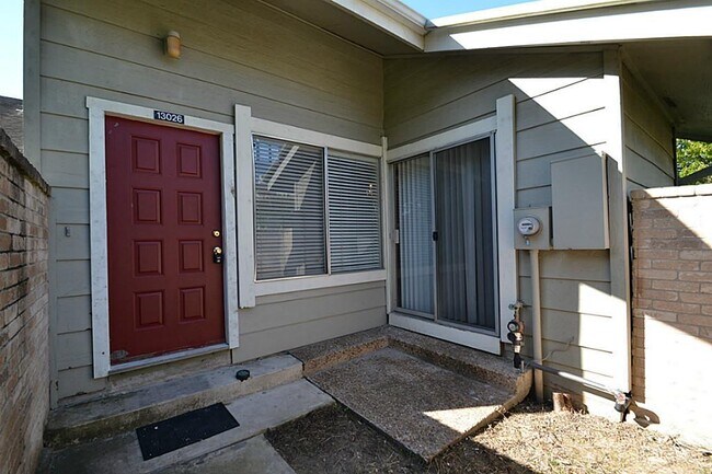 Building Photo - 13026 Wirevine Ln