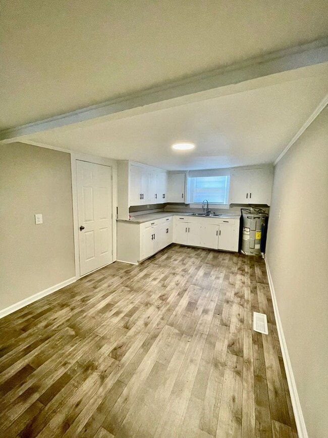 Building Photo - Welcome to this charming 3-bedroom, 1-bathroom home located in the vibrant community of Rockhill, SC