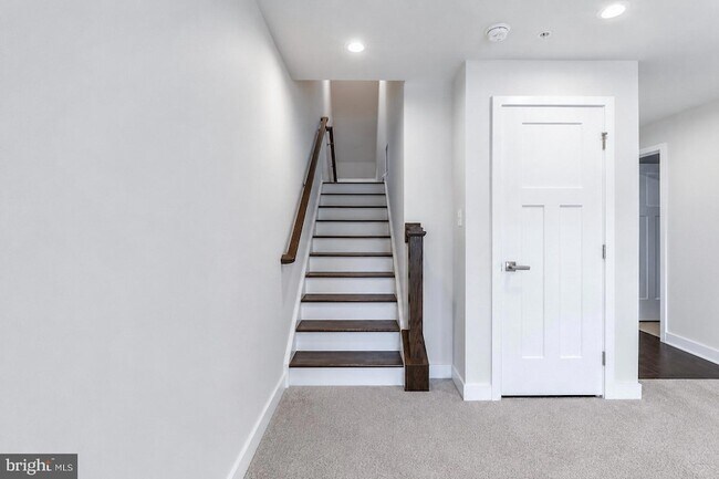 Building Photo - 8032 Spring Arbor Dr