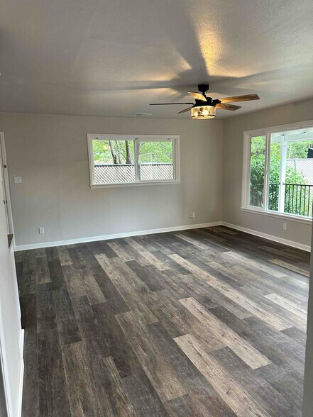 Building Photo - 2041 Aspen Dr