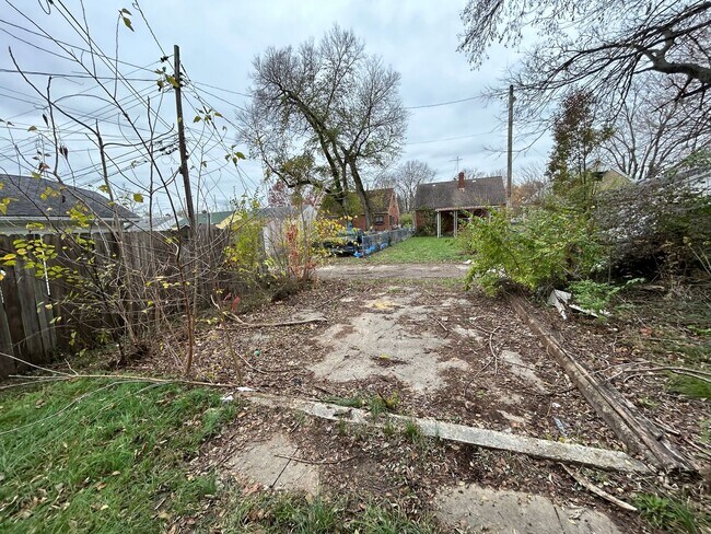 Building Photo - Three Bedroom Home for Lease in Dayton!