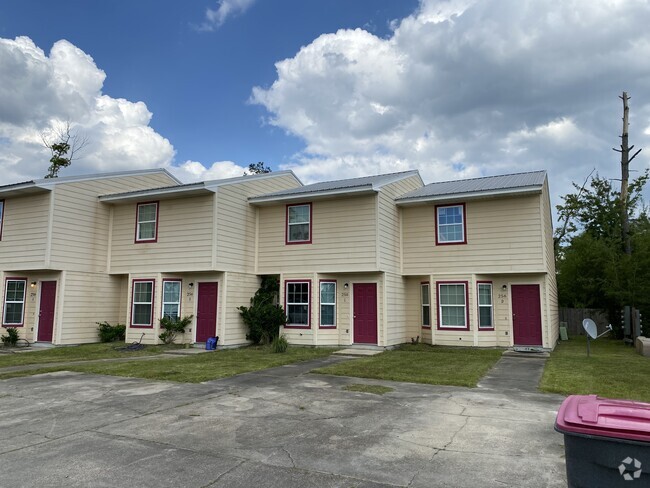 Building Photo - 256 N Berthe Ave