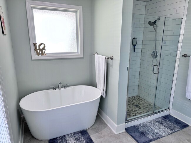 Building Photo - 304 Chisholm Trail