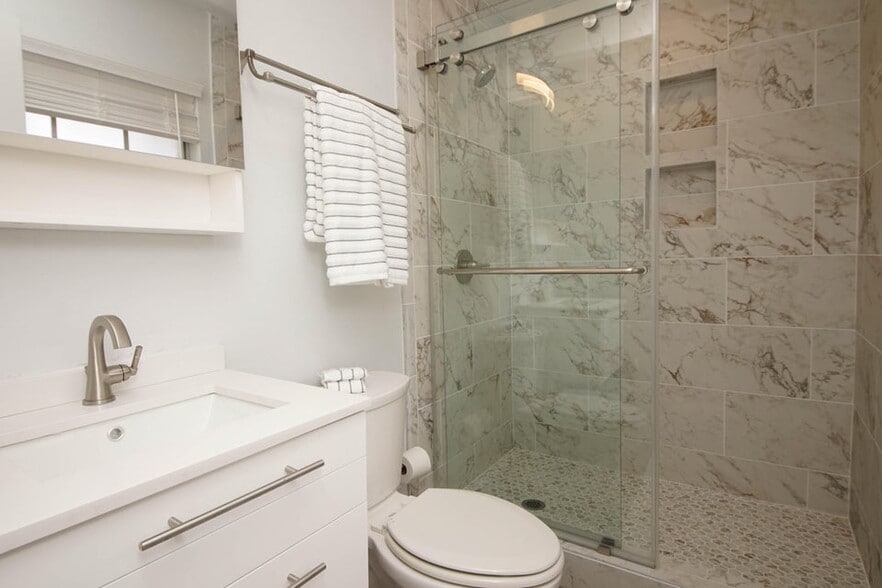 Building Photo - 596 L Ombre Ct NE