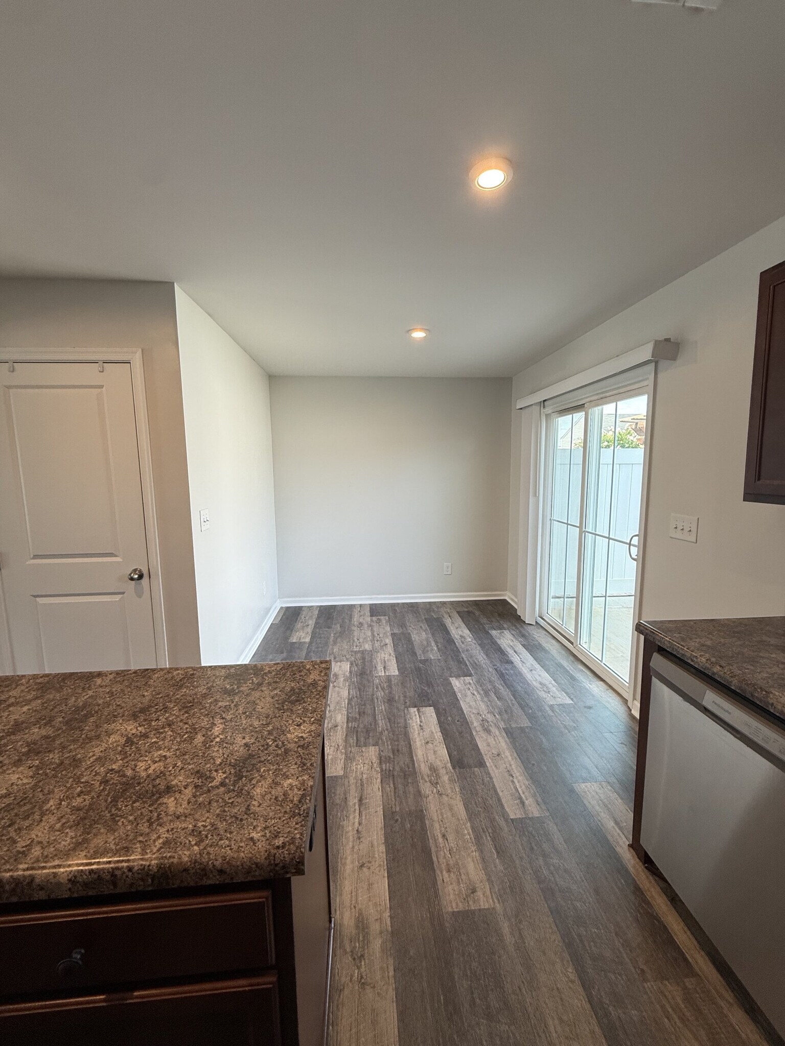 Building Photo - 103 Fernside Ct