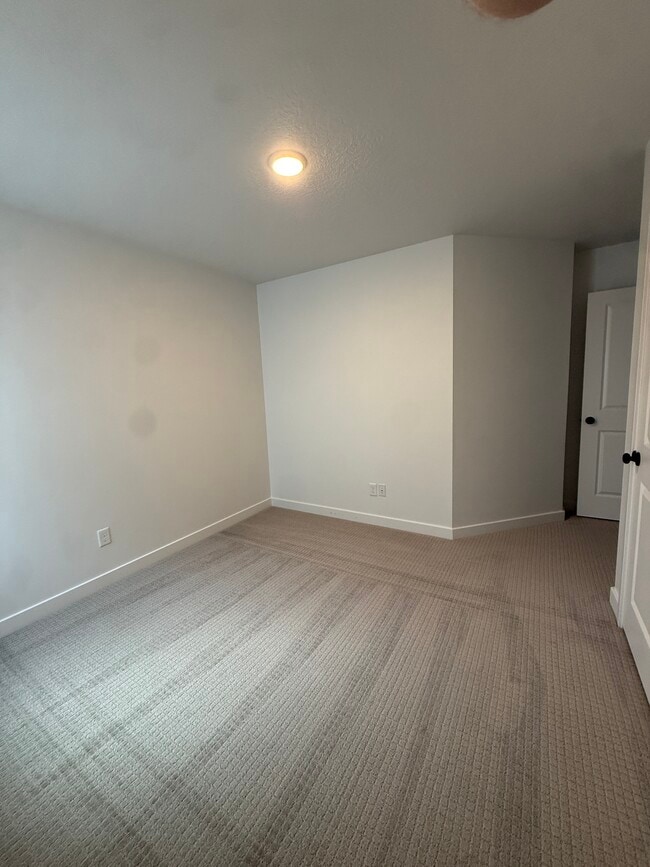 Building Photo - 6863 W Meadow Grass Dr