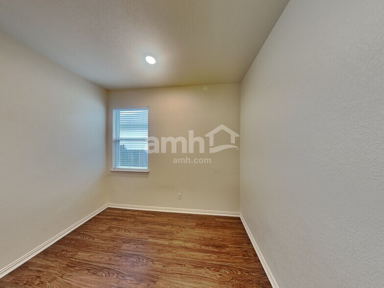 Building Photo - 2718 Wolfcreek