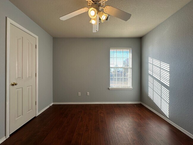 Building Photo - Gorgeous Brick Home for Rent! - 3 Bedroom, 2 Bath, 2 Car garage - 1,797 sf