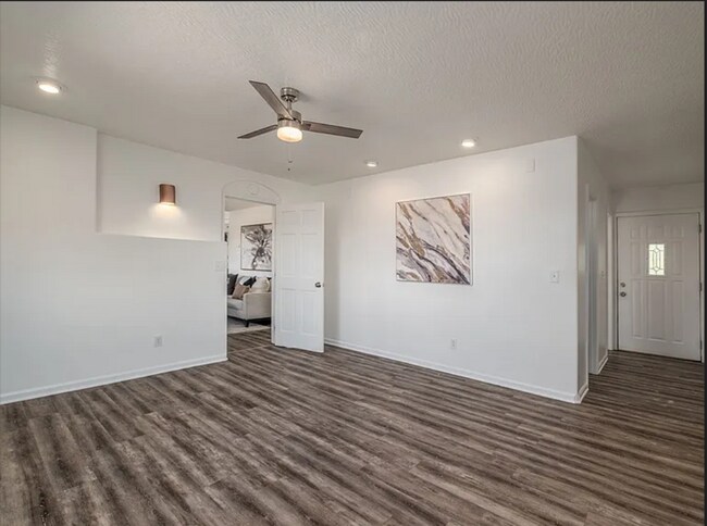 Building Photo - Beautiful, Spacious 3B/2.5Bath Single Family Home