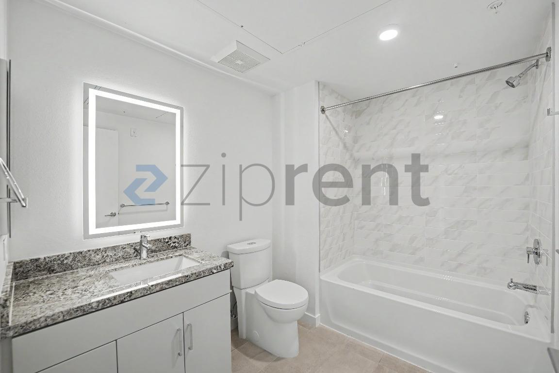 Building Photo - Unit 412