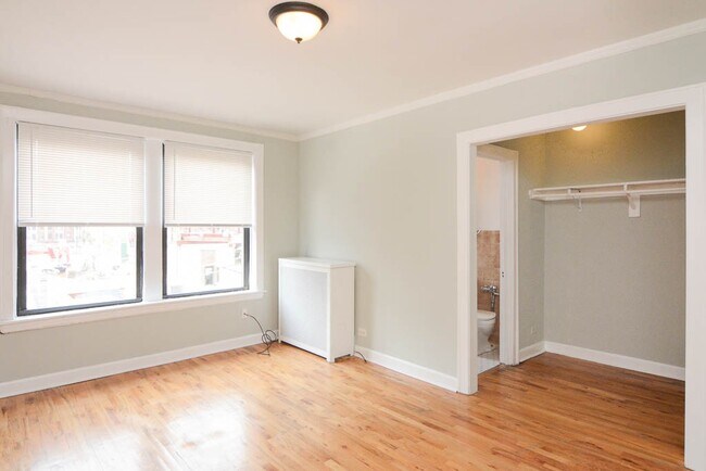 Building Photo - 744 W Belmont Ave