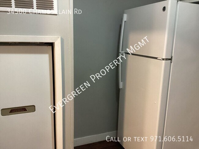 Building Photo - Private oasis with beautiful Columbia Rive...