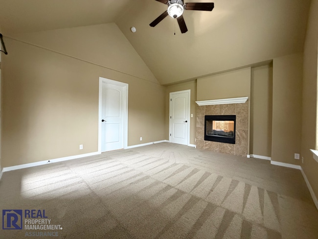 Building Photo - MOVE-IN SPECIAL - Spacious 2BR Townhome with Garage Parking in Prime Beaverton Location!