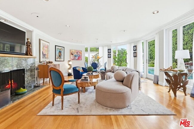 Building Photo - 516 S Rimpau Blvd