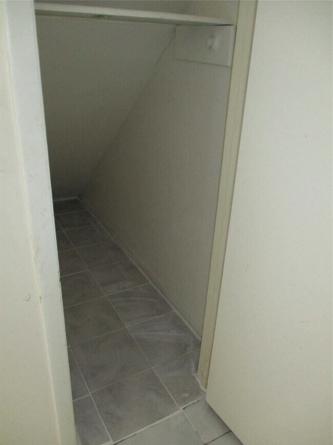 Building Photo - 10834 Sugar Hill Dr