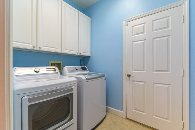 Building Photo - Modern, 2/3 Bed, 2 Bath Spacious Single St...