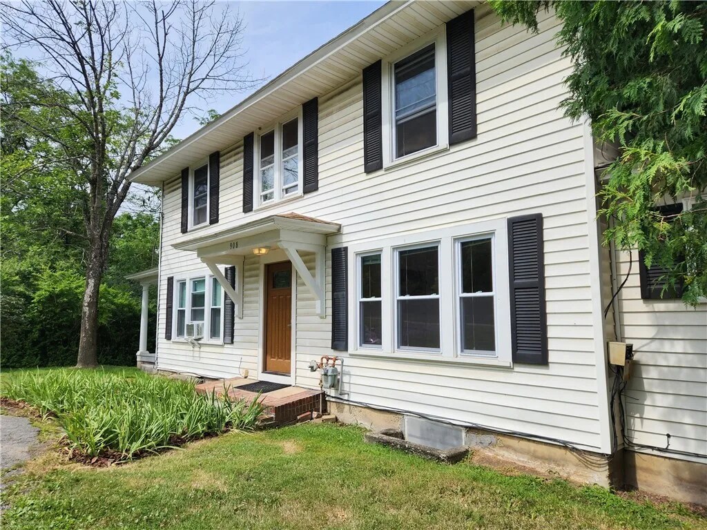 Building Photo - 908 Danby Rd