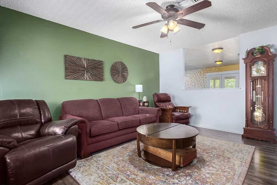 Building Photo - 716 E Hackamore St