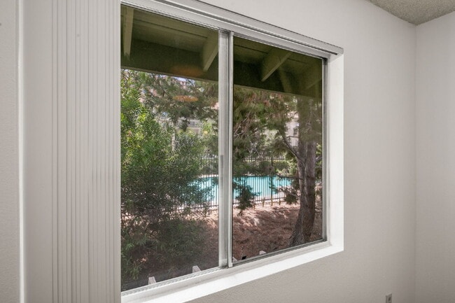 Building Photo - Welcome to your serene 3 BR 2.5 BA Townhome in College Park, San Diego!