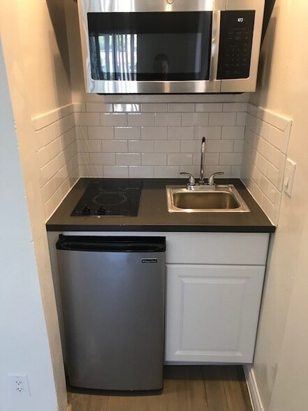 Building Photo - 2613 S Sepulveda Blvd