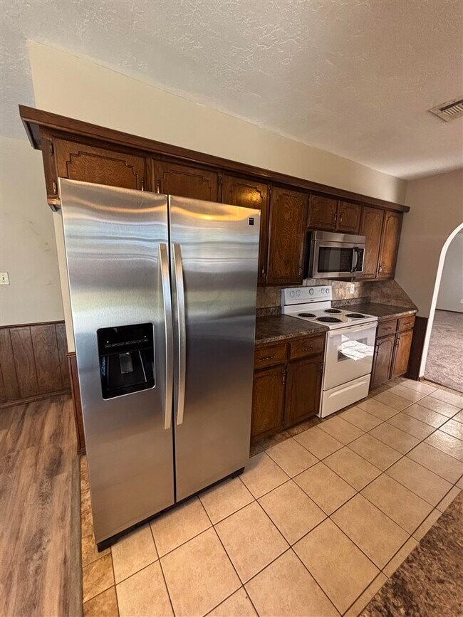 Building Photo - 7816 NW Baldwin Ave