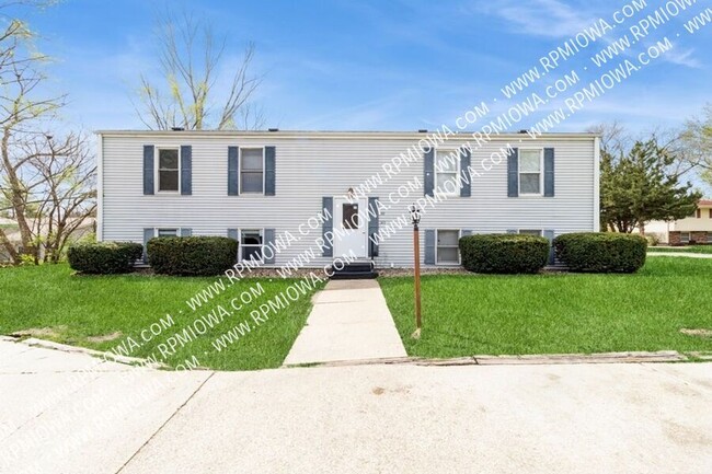 Primary Photo - 317 SE Lowell Dr