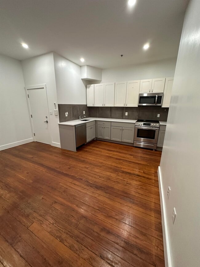 Building Photo - 4 Elliot St