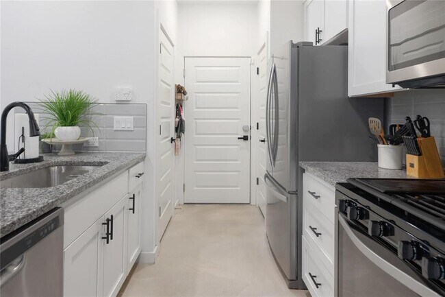 Building Photo - 6409 Berkman Dr