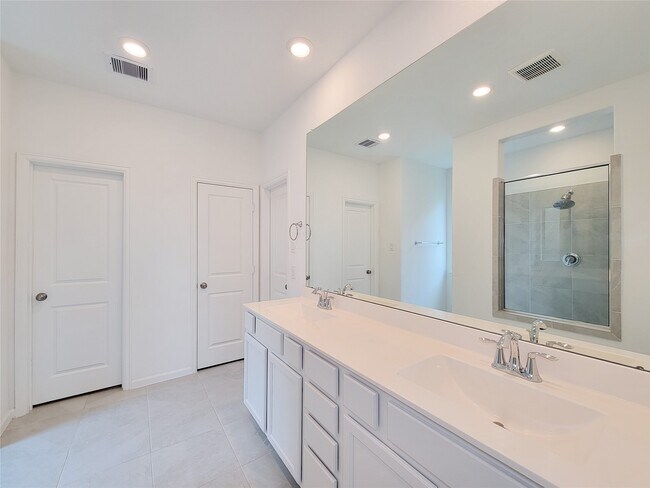 Building Photo - 9422 Vis Fls Trce
