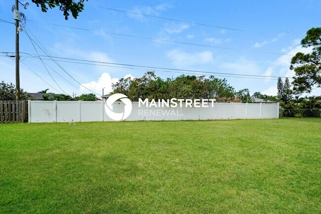 Building Photo - 3 Bedroom Pet-Friendly Home in Cape Coral, FL with Main Street Renewal