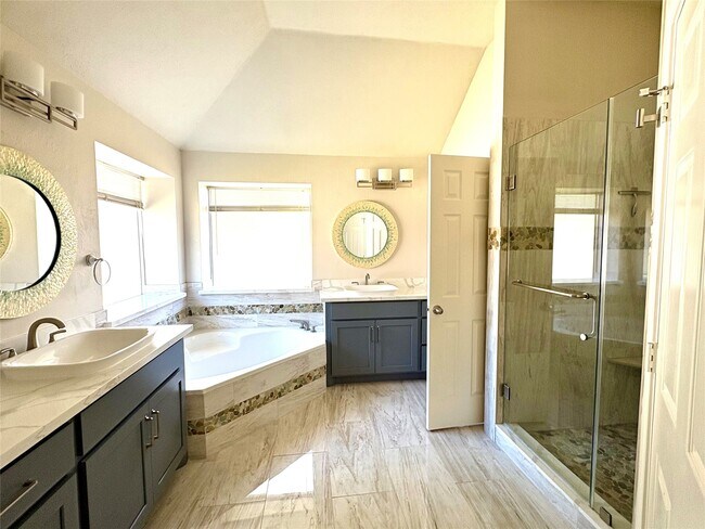 Building Photo - 12114 Pine Brook Dr