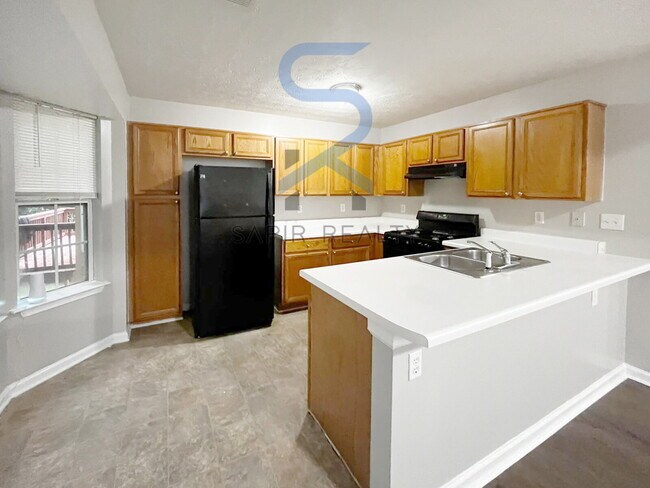 Building Photo - Move in before October 15th and get $100 O...