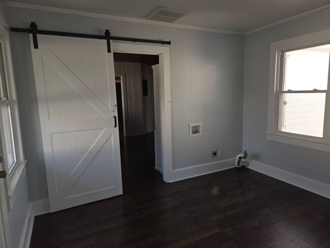 Building Photo - 209 Bartlett Ave