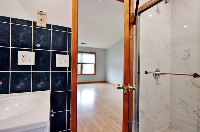 Building Photo - 290 Folino Dr