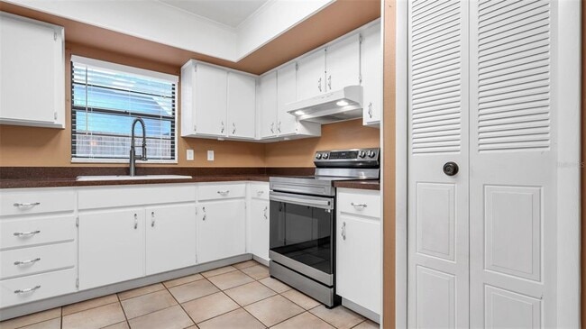 Building Photo - 6725 Islander Ln