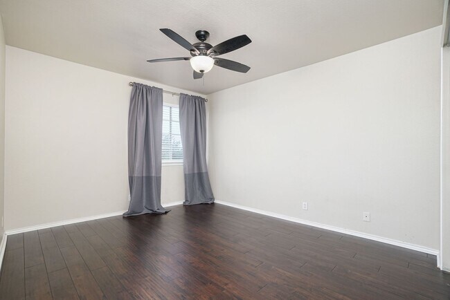 Building Photo - Encino Mesa move in