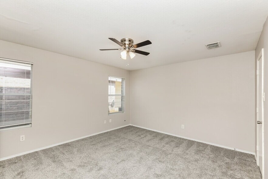 Building Photo - 1101 Maplewood Ln