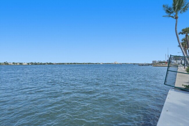 Building Photo - 2800 N Flagler Dr