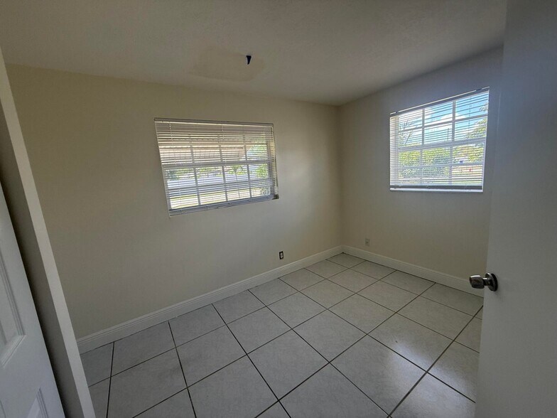 Building Photo - 5698 Gramercy Dr