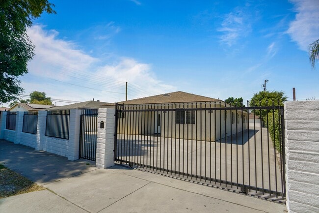 Building Photo - 10563 El Dorado Ave