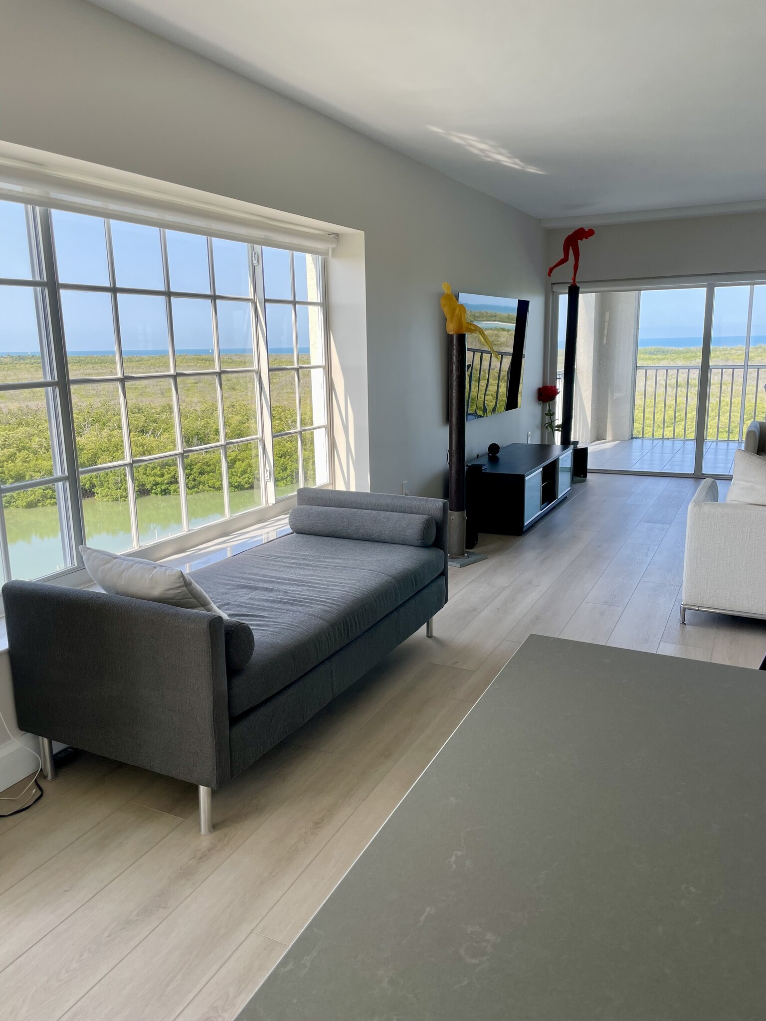 Living area - 13105 Vanderbilt Dr