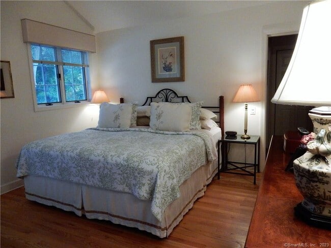 Building Photo - 230 Saugatuck Ave