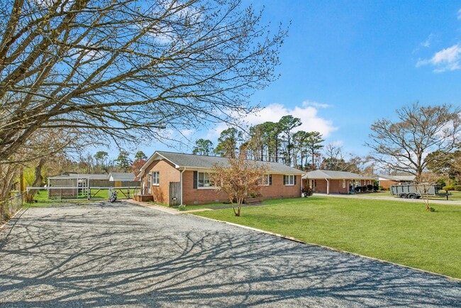 Building Photo - 118 Jamaica Dr