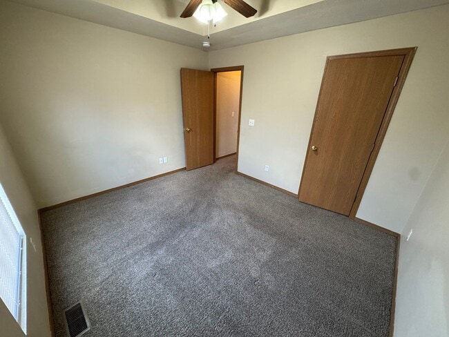 Building Photo - 2 bedroom 2 bathroom duplex with yard care...