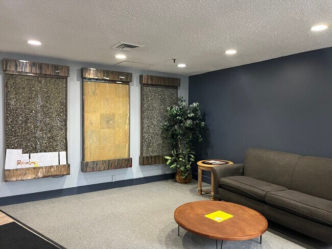 Building Photo - 1750 N Marywood Ave