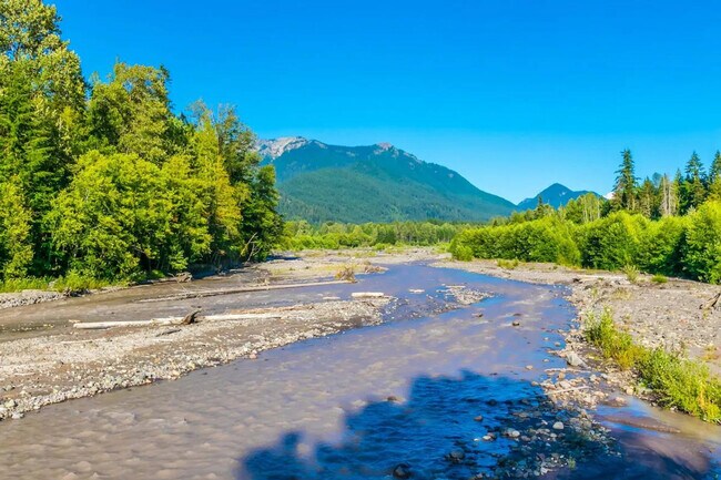 Building Photo - 226 Paradise Dr