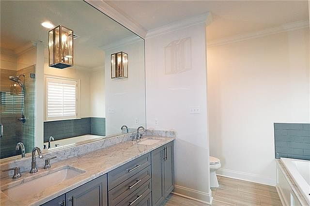 Building Photo - 2-Bed, 3-Bath on Pontchartrain Blvd – Your New Orleans Oasis Awaits!"