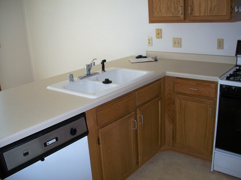 Building Photo - 2051 Cliff Alex Ct S