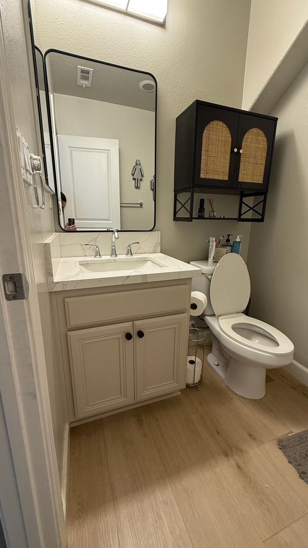 Building Photo - COMING SOON! Spacious 4-Bedroom Townhome w...